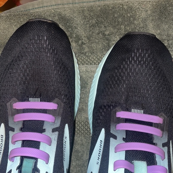 Brooks - Picture 4 of 7